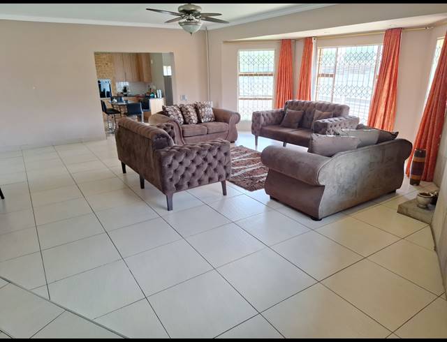 4 bed property for sale in SUIDEROORD